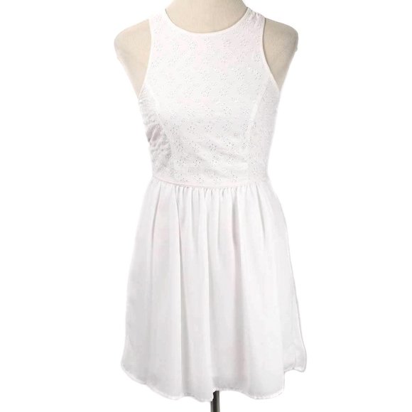 SOCIALITE White Floral Eyelet Sleeveless Skater Dress Women's Size Small - Picture 2 of 7